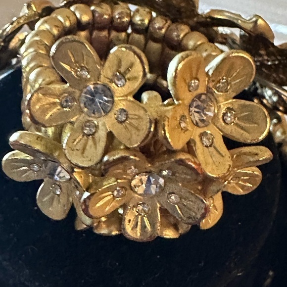 Faux brush gold and crystal matching floral bracelet and ring set - Picture 2 of 6